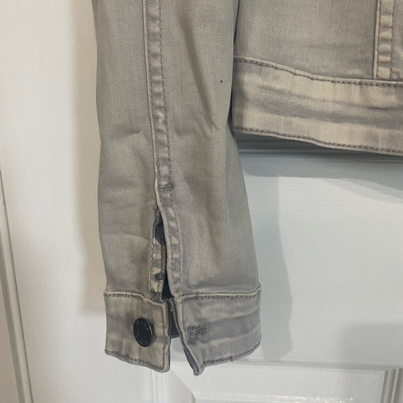 Camo Jean Jacket Size Small - Picture 5 of 13